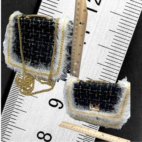 Fuzzy Purse l Shoulder Bag l No Name l Gold Hardware l Darling! l Clean l Small - Picture 3 of 8